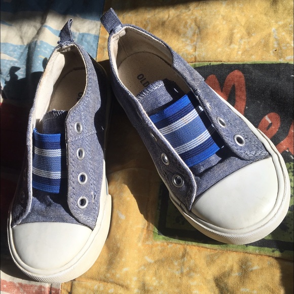 ❌SOLD LOCALLY ❌Old Navy blue boy toddler shoes - Picture 1 of 3
