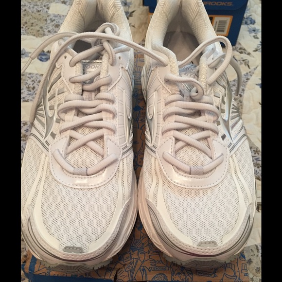 BROOKS Adrenaline 14 size 9