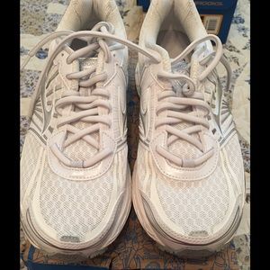 BROOKS Adrenaline 14 size 9