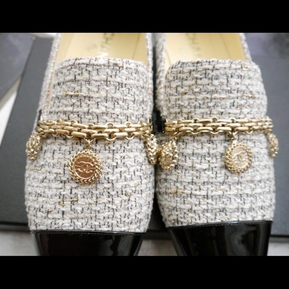 Chanel 16P Tweed Black Cap Toe Charm Moccasins - Picture 2 of 4