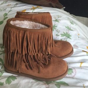 BRAND NEW size 7 suede Fringe Boots fit size 6 :)