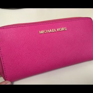 Michael Kors Hot Pink Jet Set Zippy Wallet