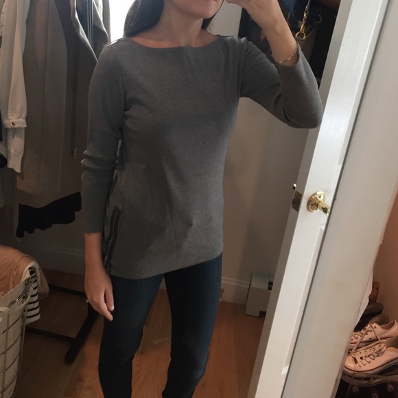 Last chance! Gray 3/4 Sleeve Gap Shirt Size Small