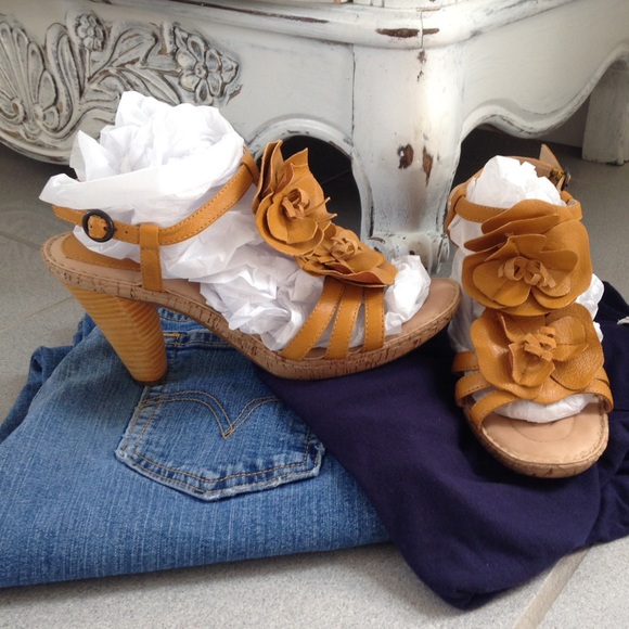 Born floral sandals size 9