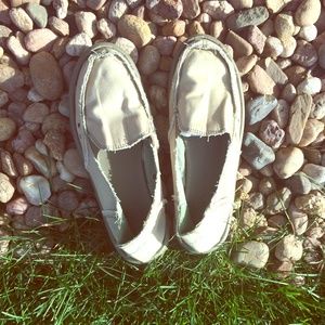 Tan Sanuk Women's 8 Slip-Ons (never worn!)
