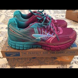 BROOKS Adrenaline 14 Size 9