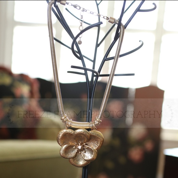 Stella and Dot statement necklace 💕