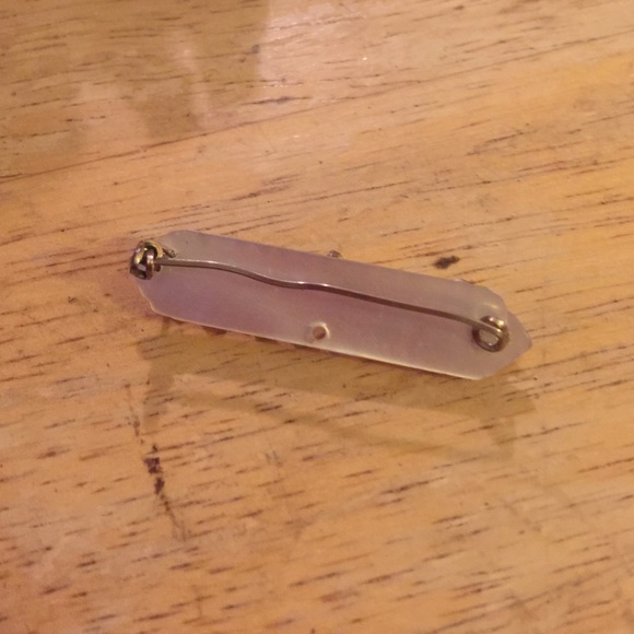 Sweetheart 9k mop wire brooch - Picture 3 of 3