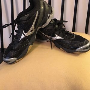 Mizuno Volleyball Shoes Women's size 8.5.