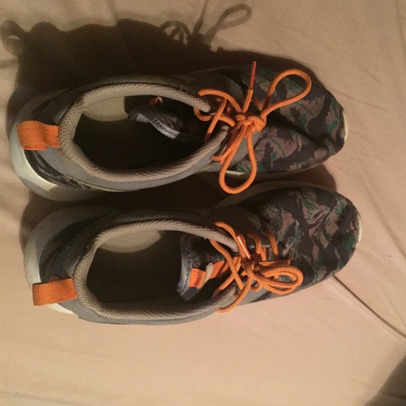 Nike roshe runs