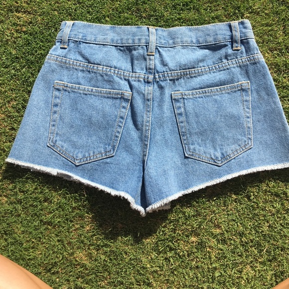 Ripped jean shorts with small floral design - Picture 2 of 3