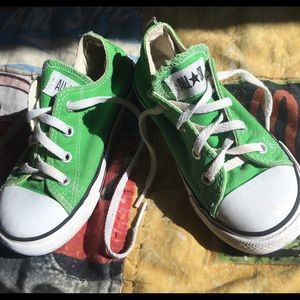 Converse used low top green toddler shoes sz 9