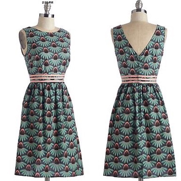 Retrolicious Folter Gwendolyn Flower Print Dress L