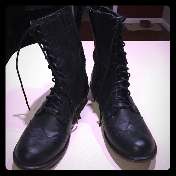 Combat boots with flair!🔥