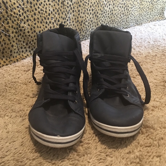 High top kicks