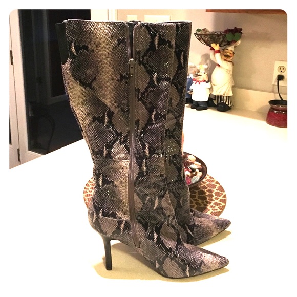 Snake skin boots! HOT!