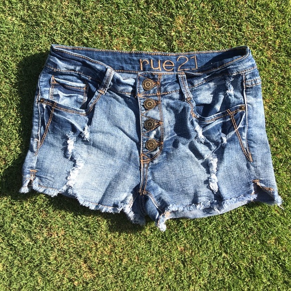 Ripped Jean shorts - Picture 1 of 2