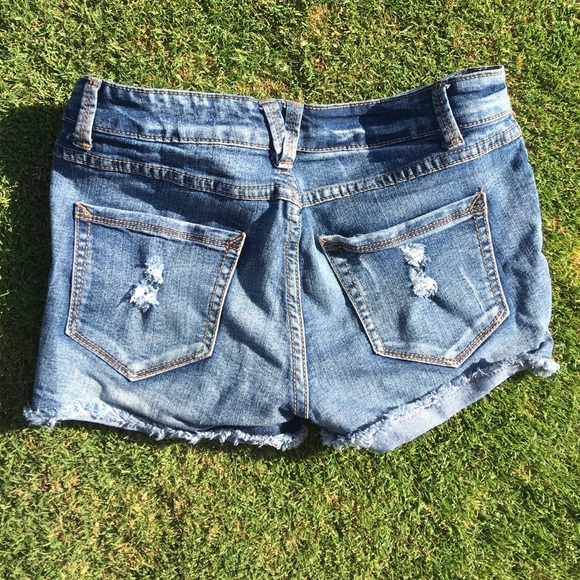 Ripped Jean shorts - Picture 2 of 2