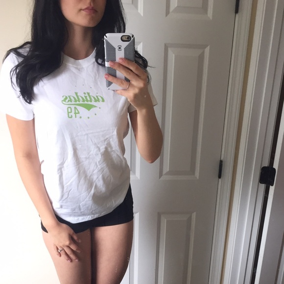 4$ Adidas basic white green gym shirt