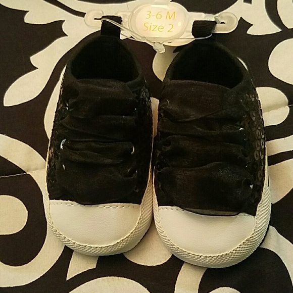 3-6 months size 2. Black shoes. - Picture 2 of 3
