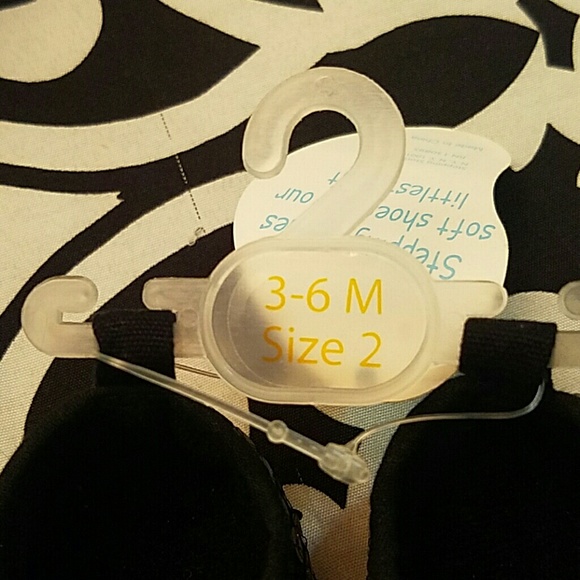 3-6 months size 2. Black shoes. - Picture 3 of 3