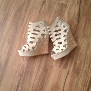 TAN cut out wedges