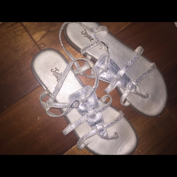 SILVER GLADIATOR SANDALS💗