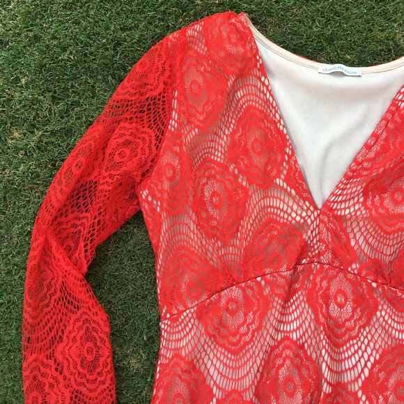 Red lace short dress - Picture 2 of 3