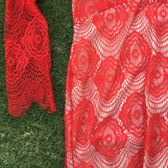 Red lace short dress - Picture 3 of 3