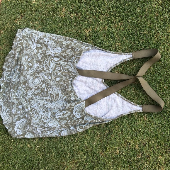 Hunter green paisley top - Picture 2 of 2