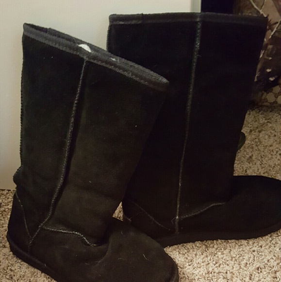 Black beach feet boots