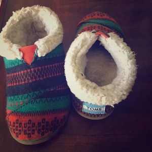 TOMS slippers.