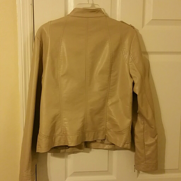 Tan jacket - Picture 2 of 3