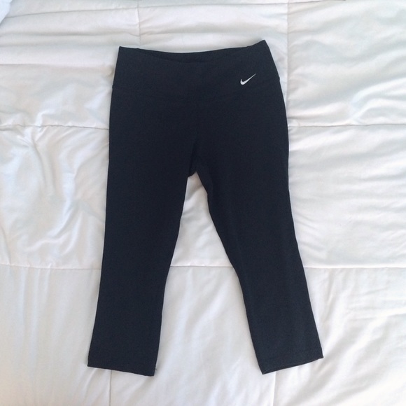 SOLD 💖 Nike Dri Fit cropped black pants - Picture 2 of 4