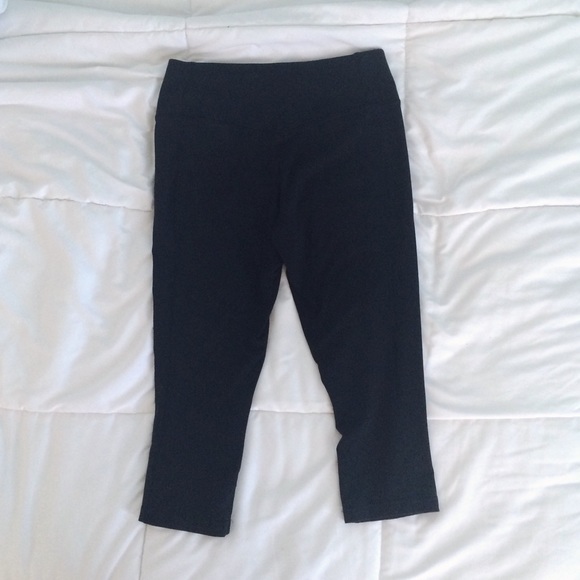 SOLD 💖 Nike Dri Fit cropped black pants - Picture 3 of 4