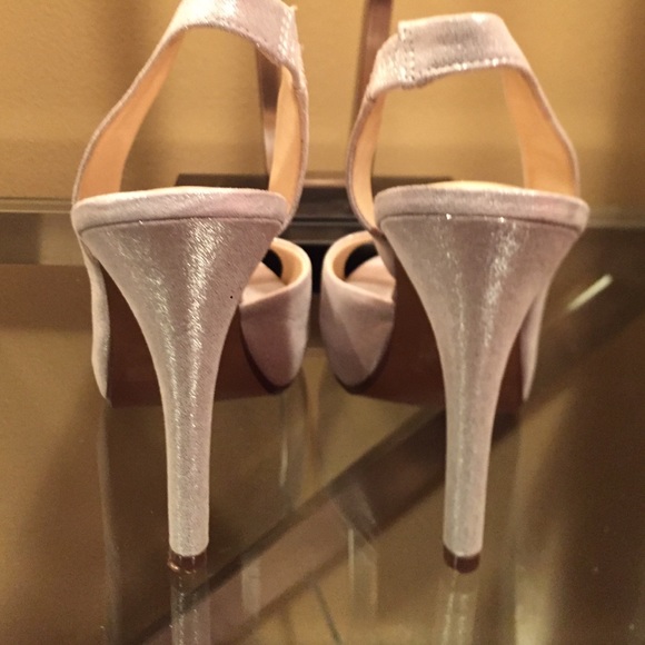 . Silver heels - Picture 3 of 4