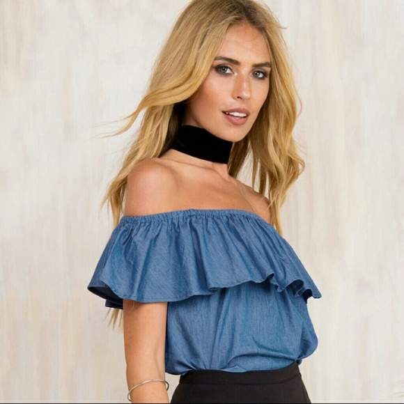 Off the Shoulders Denim Ruffle Loose Blouse - Picture 2 of 4