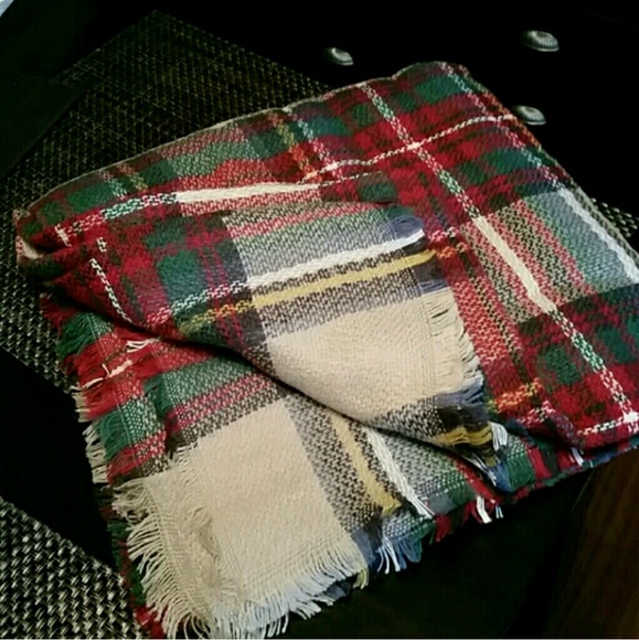 Tan tartan plaid blanket scarf / wrap / shawl - Picture 3 of 4