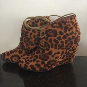 Cheetah wedge shoes size 8M fit true to size