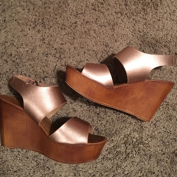 Rose gold wedges