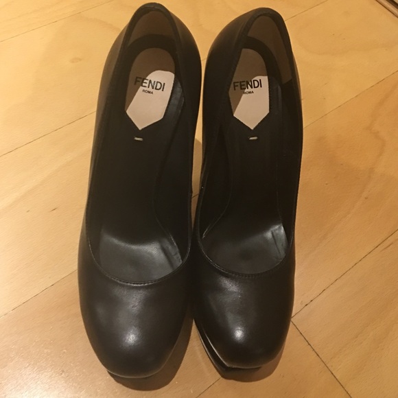 Fendi
Fendista Logo-Toe Platform Pump - Picture 3 of 4