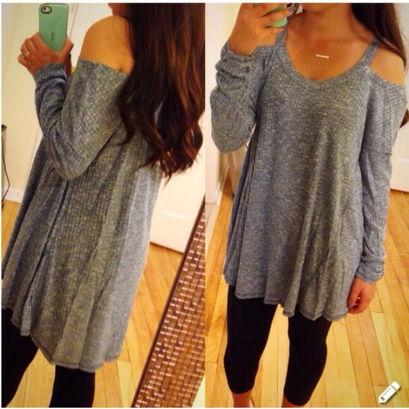 ❣RESTOCK❣ Ribbed Cold Shoulder Tunic Oversized Top - Picture 3 of 4