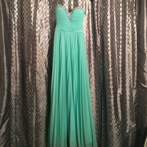 Real Dress size small wanting $60 OBO.