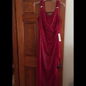 Your Red Dress Moment! 18W Formal Beauty