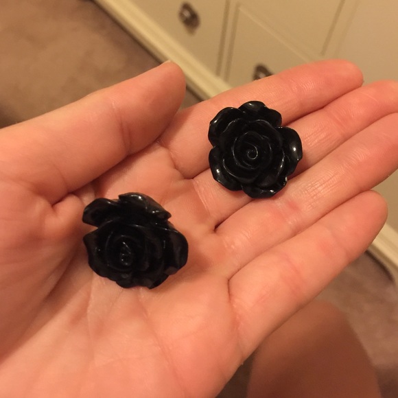 Black rose earrings