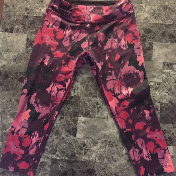 Beyond Yoga crops- Size M- beautiful condition!