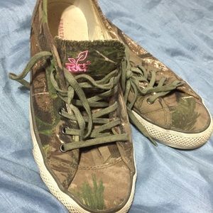 💥💥💥Camo Tennis Shoes size 9, RealTree