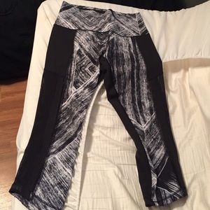Lululemon mesh insert crops