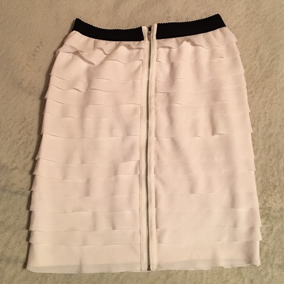 BCBG Ruffle Skirt - Picture 2 of 4