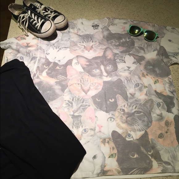 Gildan Other - Gildan cat tee!